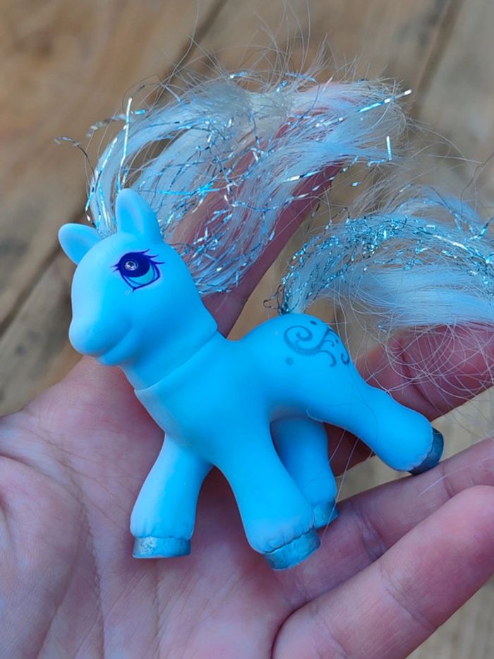 Figurine bébé petit poney blanc et argenté - hasbro - photo numéro 2