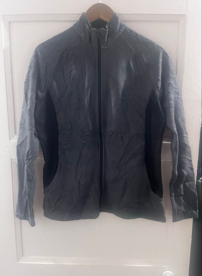 Polaire légère Reebok taille L.