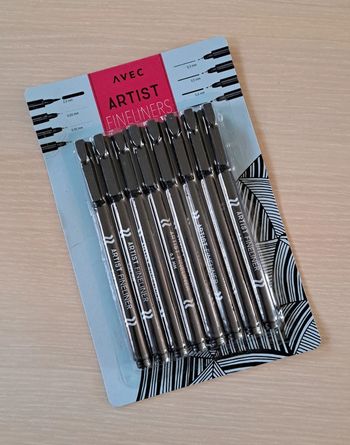 Lot 8 feutres artist fineliner