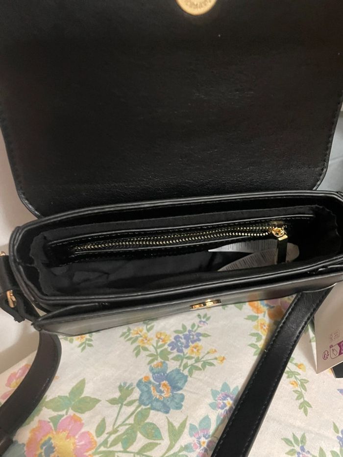 prix en boutique 65€, Sac besace Galeries Lafayette enduit lisse - photo numéro 10