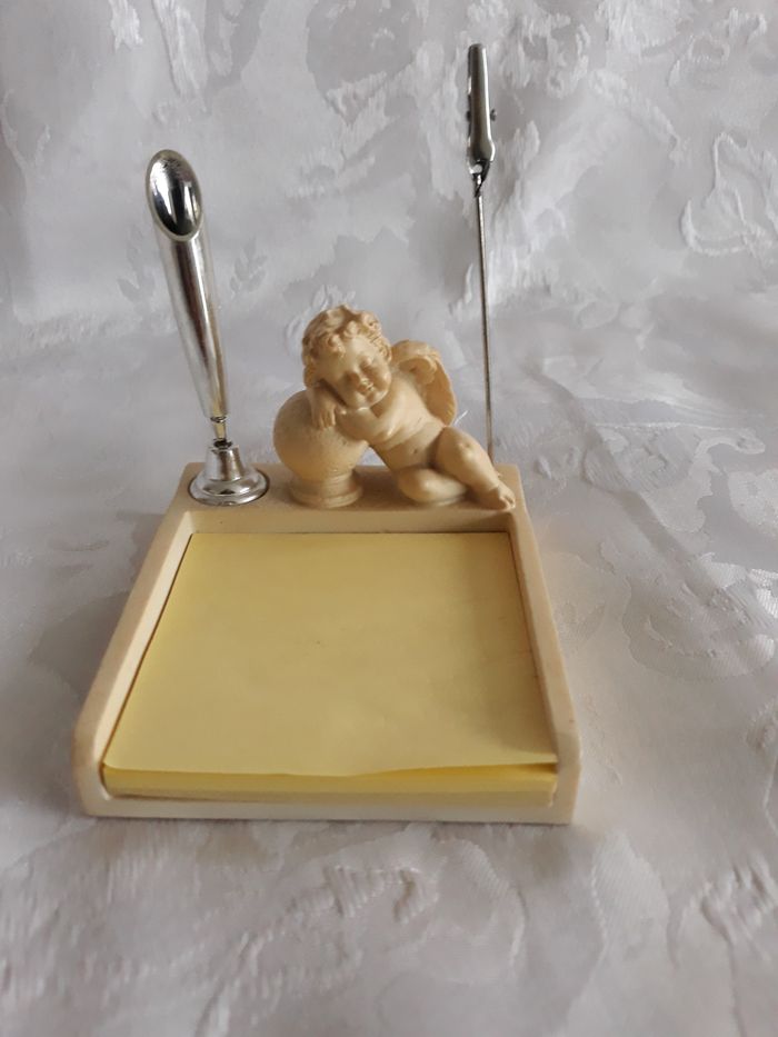 Faby27800 Porte post'it Ange avec son porte crayon et pince pour photo