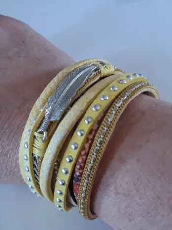 Joli bracelet aimanté multirangs