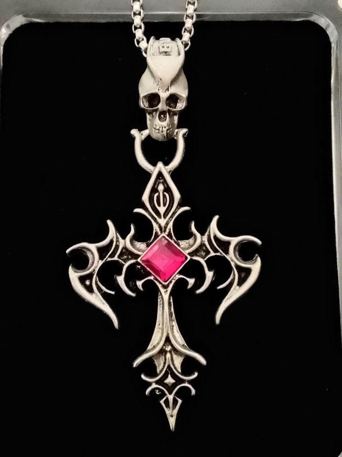 Chaîne + pendentif gothique