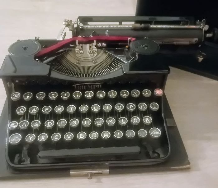 Machine à écrire portable Triumph  Durable Vintage - Clavier QWERTZ Allemand - Années 30-40 - Avec Mallette - photo numéro 4