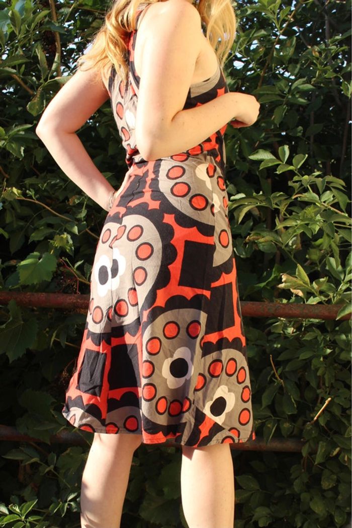 Robe mi longue à motifs