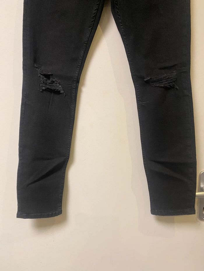 Joli jeans skinny noir neuf destroy Bershka taille 38 - photo numéro 4