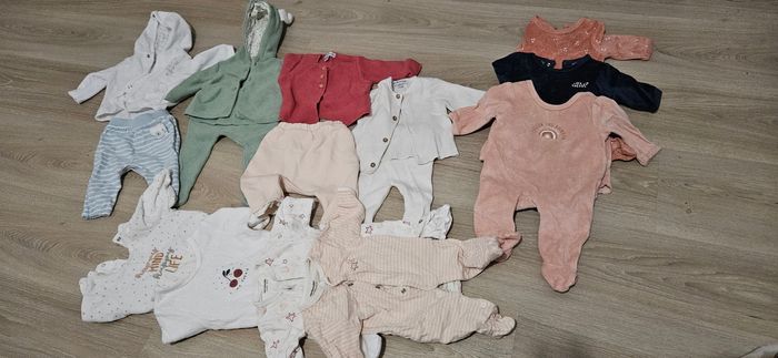 Lot vêtements bébé fille 1mois - photo numéro 2