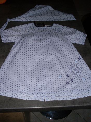 robe + bandana kitchoun 9 mois neufs