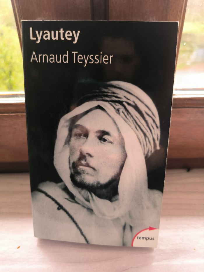 livre Lyautey - Le Ciel Et Les Sables Sont Grands - Teyssier Arnaud tbe ref EC
