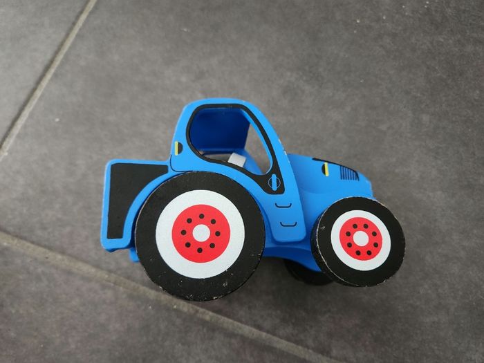 Tracteur Fizzy en bois - photo numéro 2