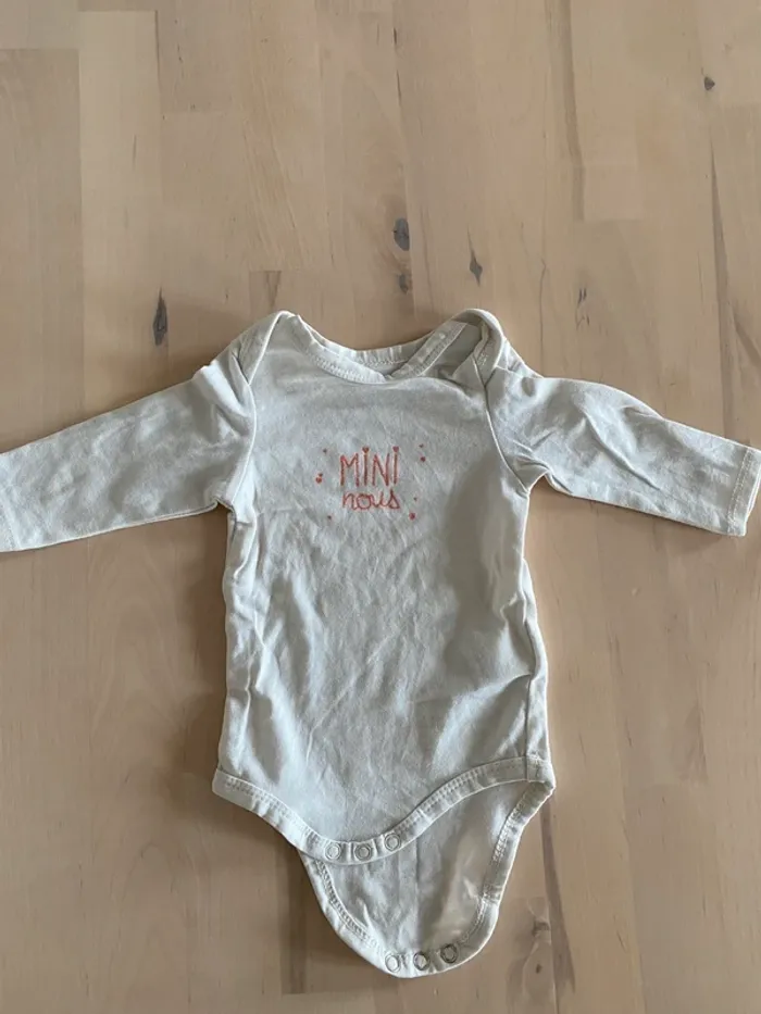 Lot 3 bodys - taille 1 mois - photo numéro 4