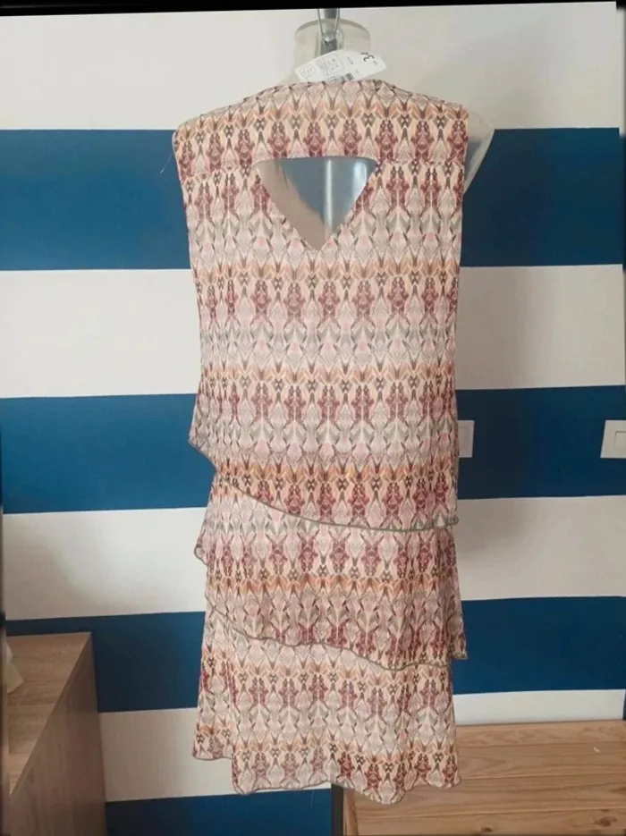 Jolie robe sans manche imprimé neuve avec étiquette La Halle femme taille 40 - photo numéro 3