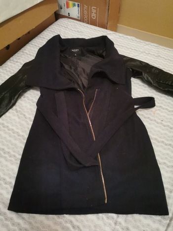 Manteau avec des manches en Simili cuir