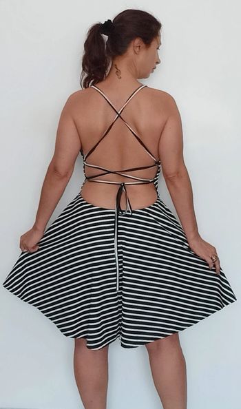 Superbe robe patineuse marinière dos nu