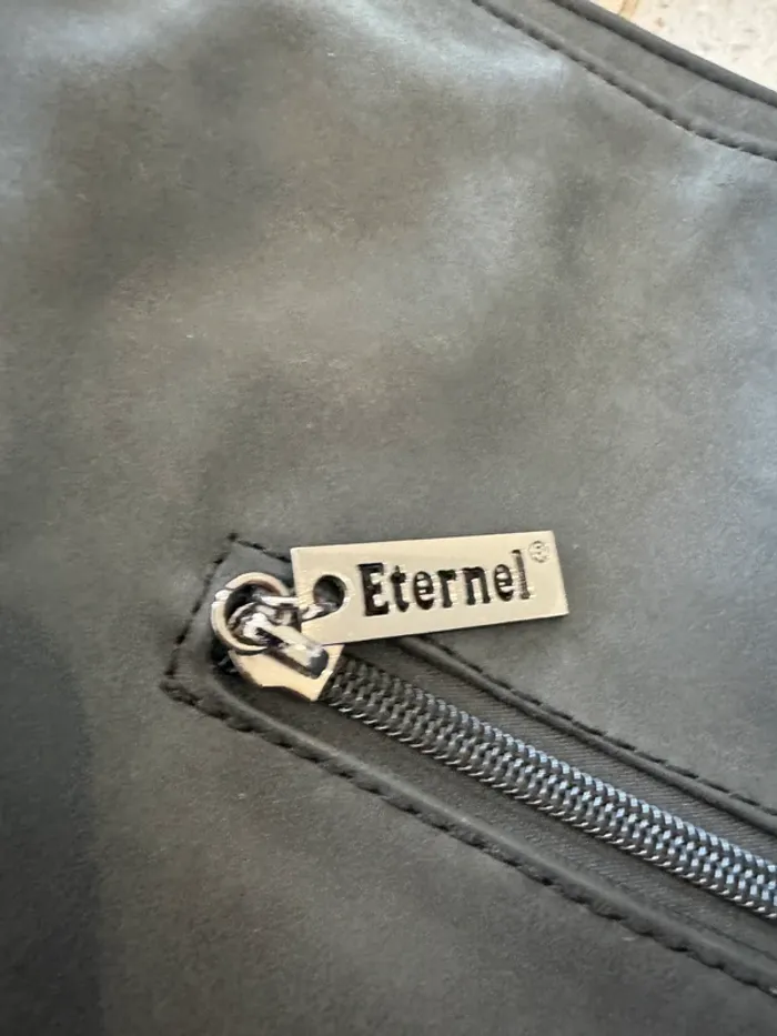 Sac à main noir Eternel bon état mais il ya des petits défauts, 30*35cm - photo numéro 3