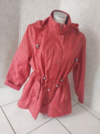 veste coupe vent rouge bordeaux femme L 46 48 capuche cintrée très bon état peu porté