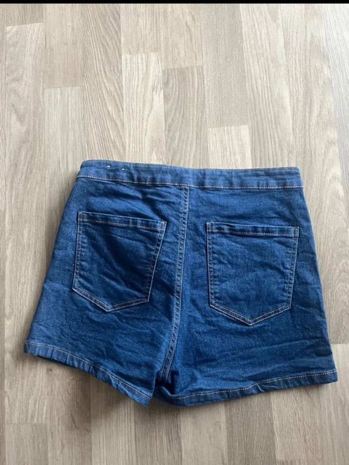 Très beau short jegging taille 42 - photo numéro 2