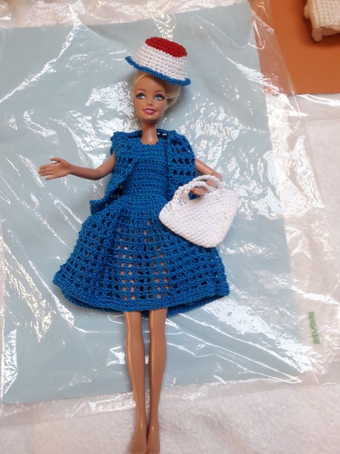 Poupée Barbie habillée de neuf - photo numéro 2