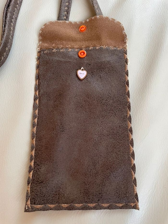 Joli pochette sac bandoulière pour 📞 portable neuve en suédine marron - photo numéro 16