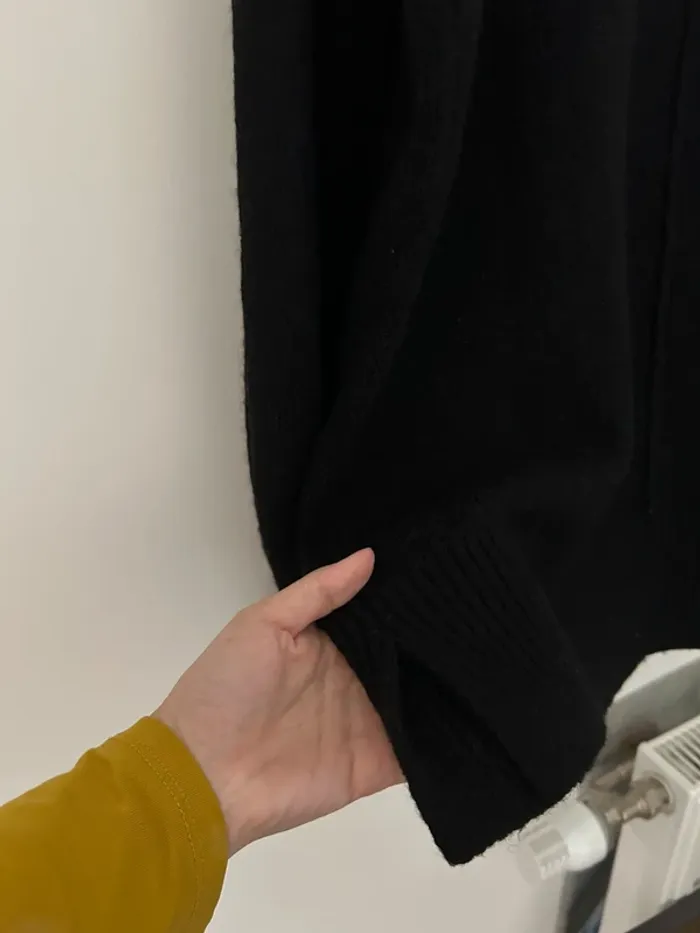 Pull noir - photo numéro 2