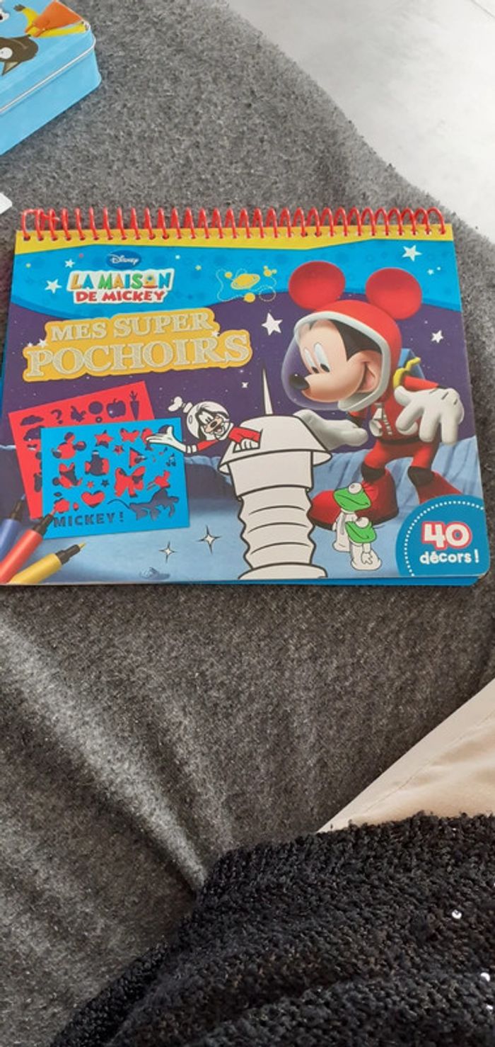 La maison de Mickey mes super pochoirs
