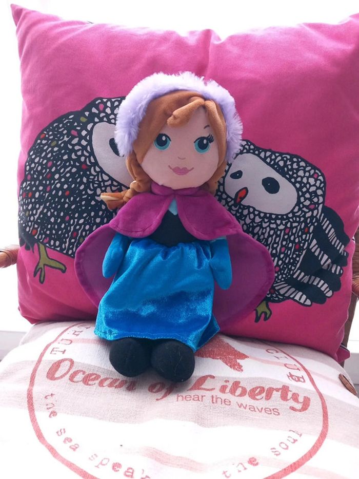 Peluche poupée reine des neiges Nicotoy Disney 31cm