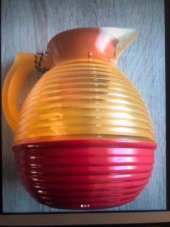 Carafe neuve en plastique
