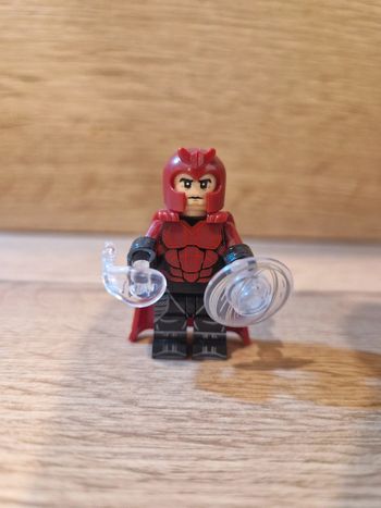 Figurine type lego Magnéto Marvel