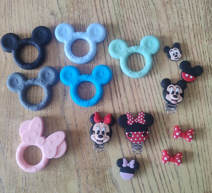 Lot d'anneaux de dentition, perles et clips