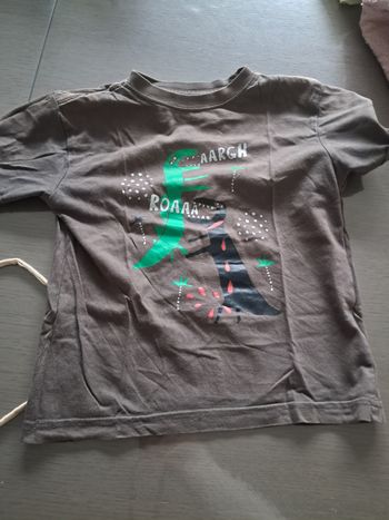 1 Tee-shirt Aucun défaut 4 ans