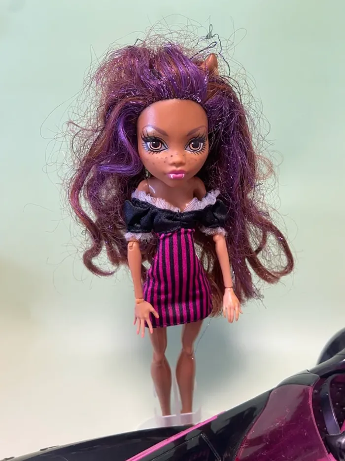 Voiture monster high + poupée clawdeen Wolf - photo numéro 2