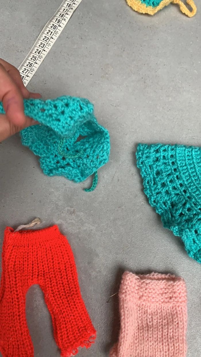 Lot accessoires vêtement poupée barbie tricoté - photo numéro 5