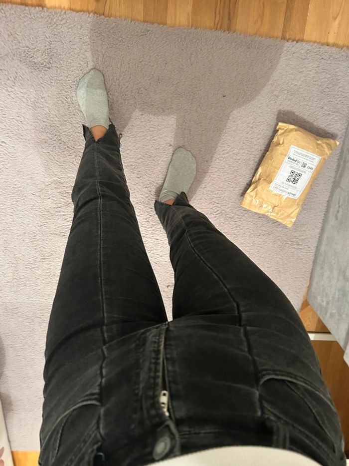 Jean droit noir gris stradivarius S 36 - photo numéro 3