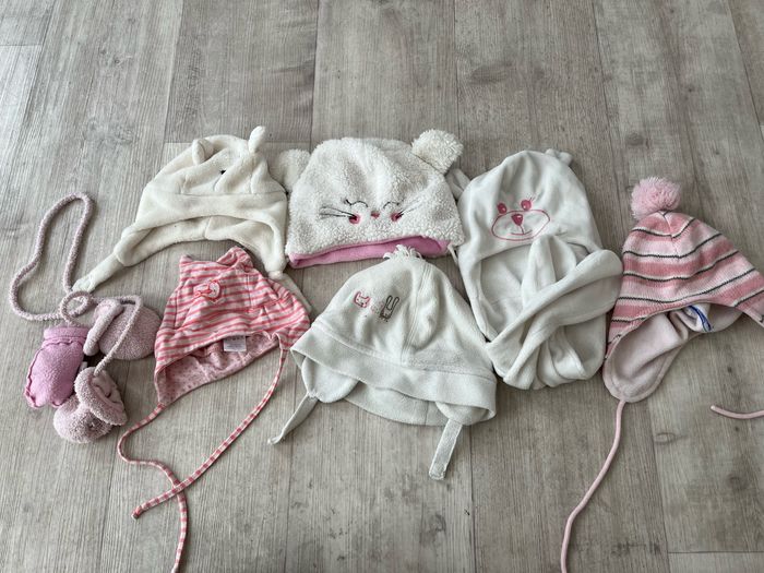 Lot bonnets + moufles bébé