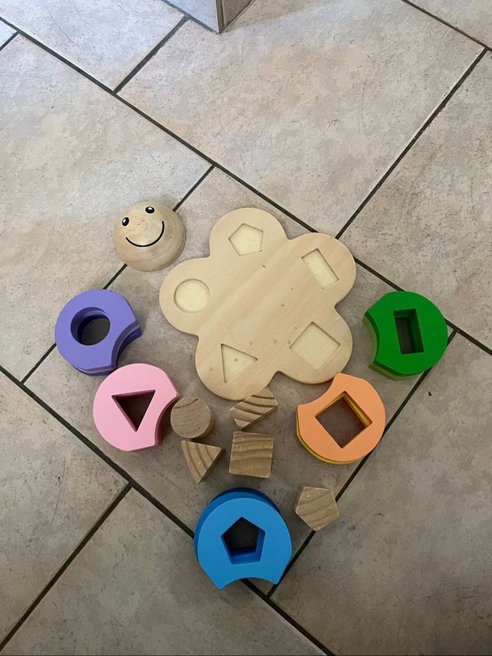 Puzzle en bois fleur - Jeu d’éveil formes et couleurs - photo numéro 2