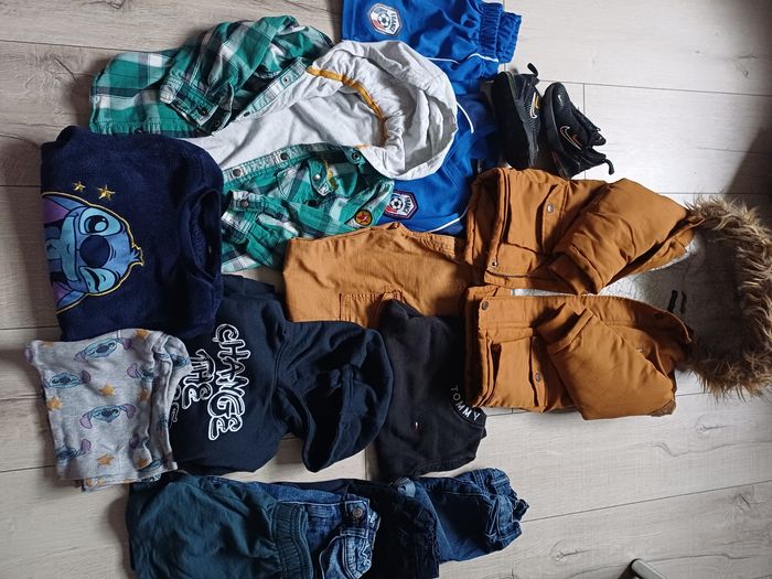 Lot vêtements et paire de chaussures - photo numéro 4