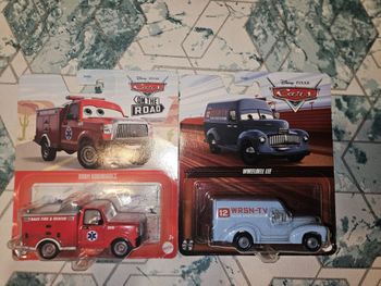 2 voitures cars Mattel neuves rare série spéciale