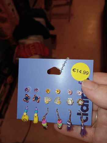 Boucles d'oreilles 1 e pièce et celle du haut 50 cts pièce me contacter pour le choix
