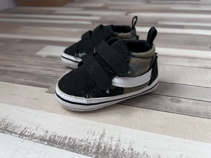 Chaussure bébé taille 6-9 mois