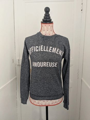 Sweat amoureuse cache cache