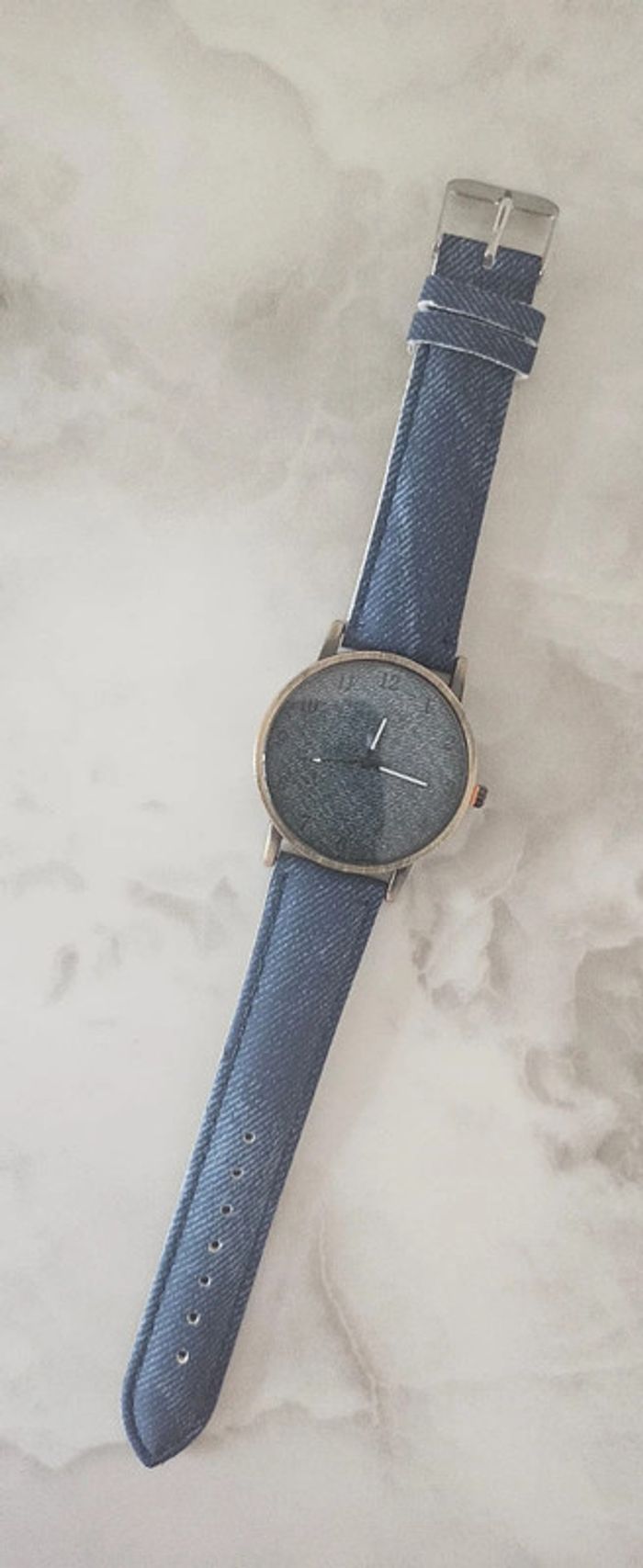 Montre bleue - photo numéro 2