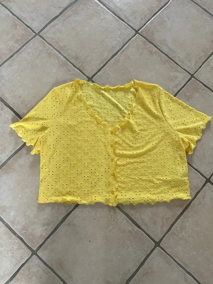 Superbe petite blouse ajouré jaune 🍋 citron taille unique excellent état - photo numéro 4
