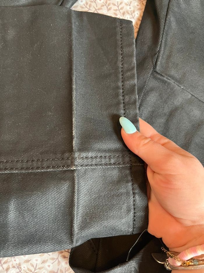 Pantalon noire - photo numéro 3