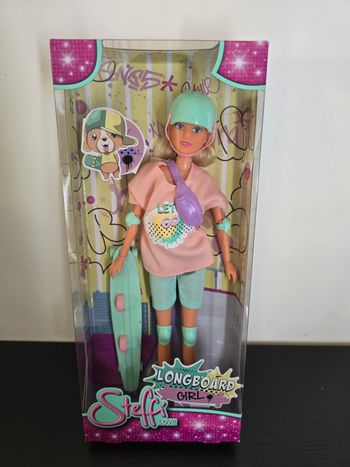 poupée longboard 29 cm Steffi love