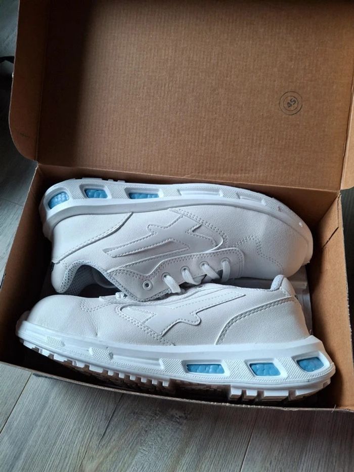 Chaussure de sécurité femme - photo numéro 2