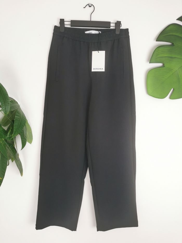 Pantalon carotte tailleur noir Bershka Taille S