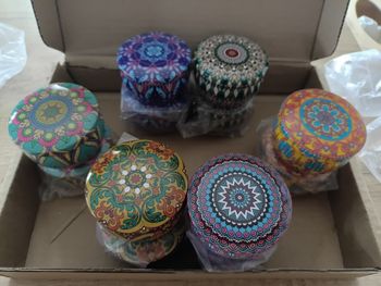 Lot de 12 petits pots en métal
