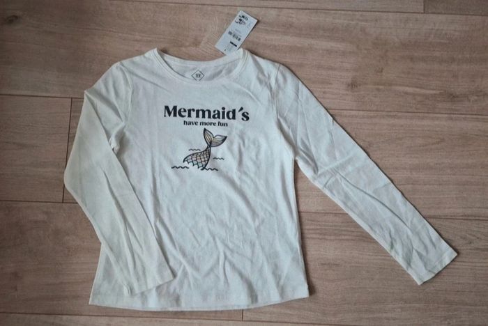 Haut 7/8 ans neuf avec etiquette