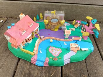 Jouet Polly Pocket Magical Movin Pollyville de 1996.