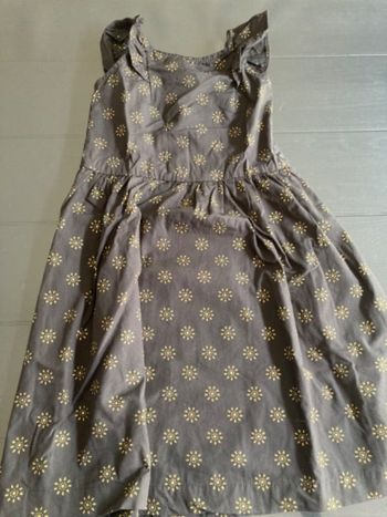 Robe noire et dorée